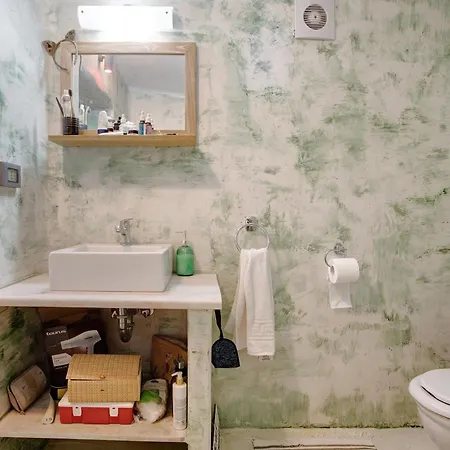 Sira Stonehouse L Volímai